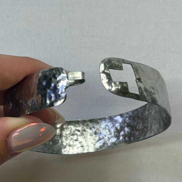 Handmade Hammered Silver Tone Cuff Bracelet - Picture 5 of 6